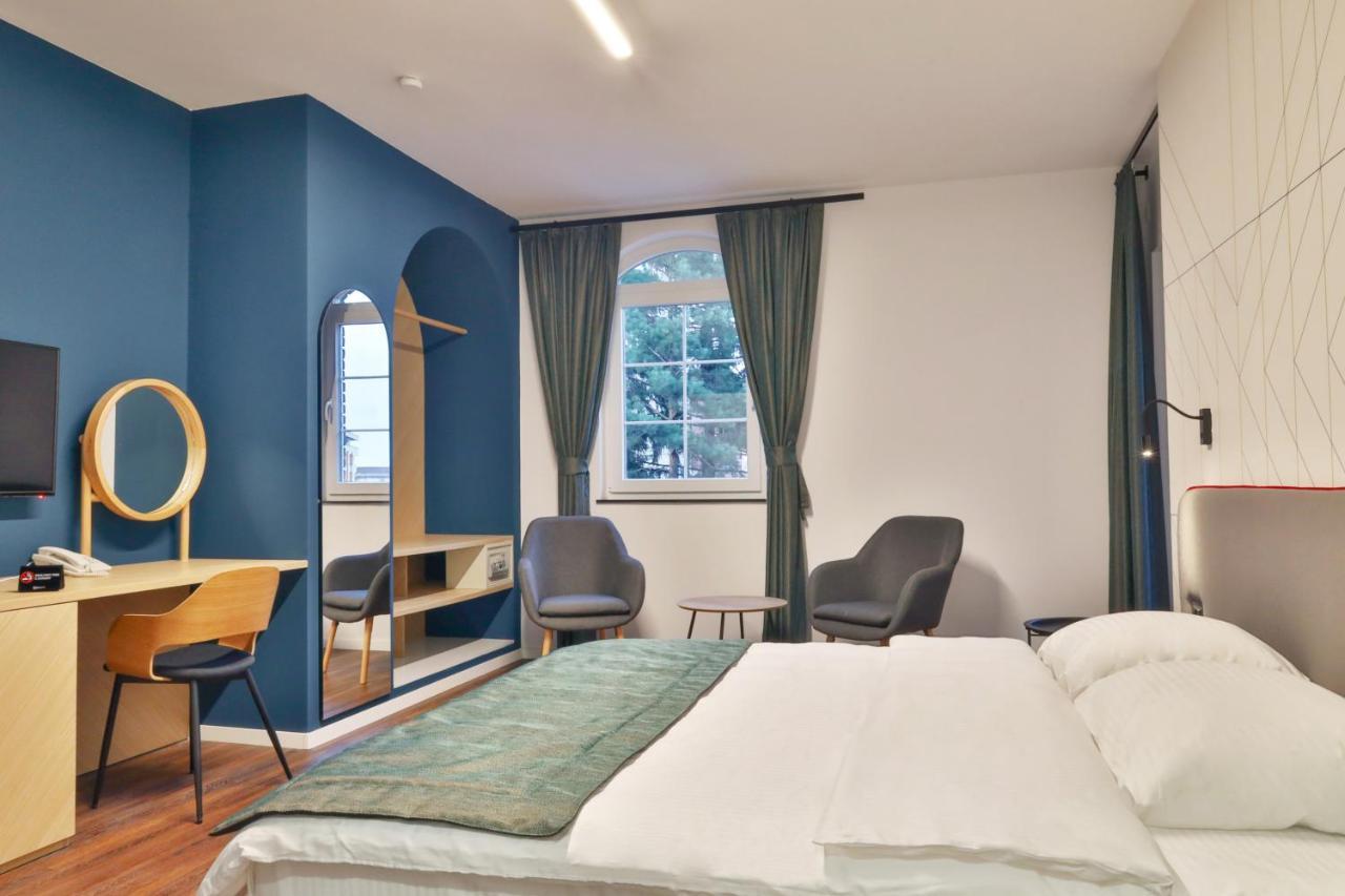 Benelux Hotel ペーチ エクステリア 写真