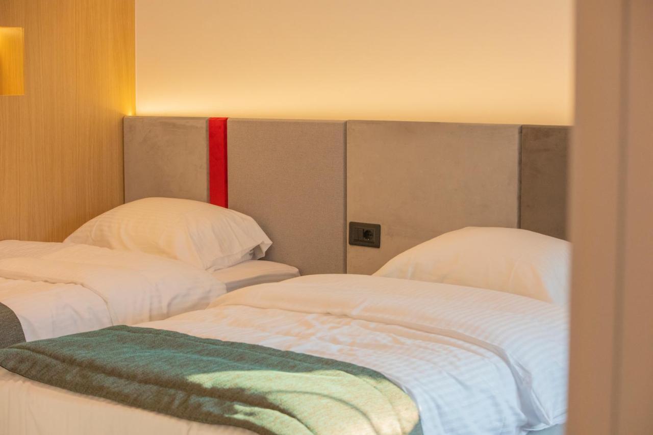 Benelux Hotel ペーチ エクステリア 写真