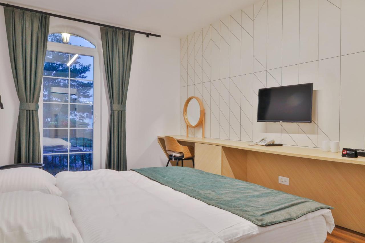 Benelux Hotel ペーチ エクステリア 写真